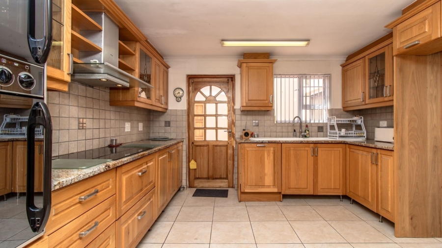 5 Bedroom Property for Sale in Sandbaai Western Cape